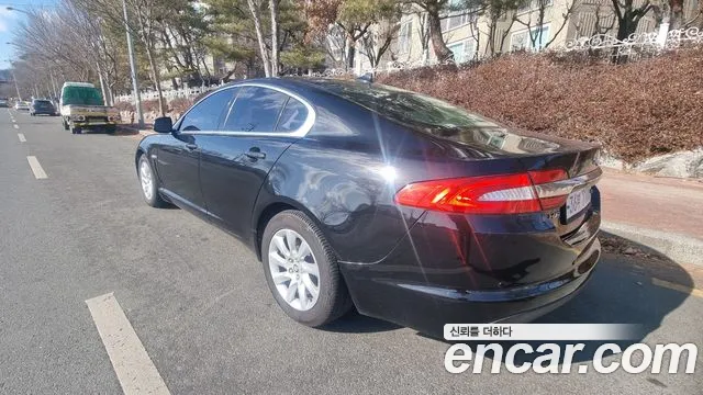 Jaguar XF 2013 thumb 2