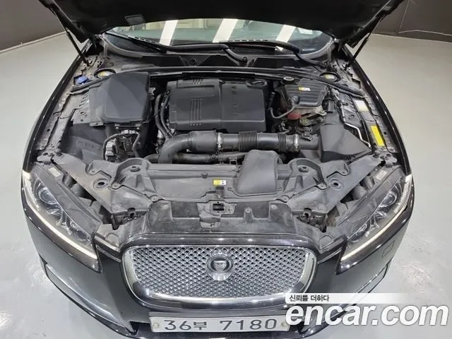 Jaguar XF 2013 thumb 5