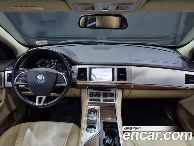 Jaguar XF 2013 thumb 6