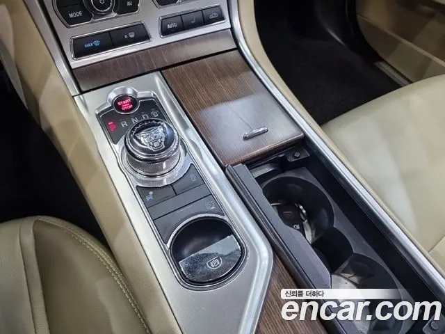 Jaguar XF 2013 thumb 8