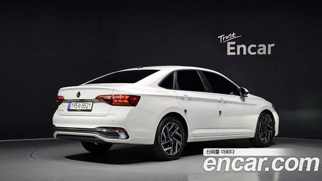 Volkswagen Jetta 2022 thumb 2