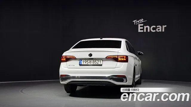 Volkswagen Jetta 2022 thumb 4