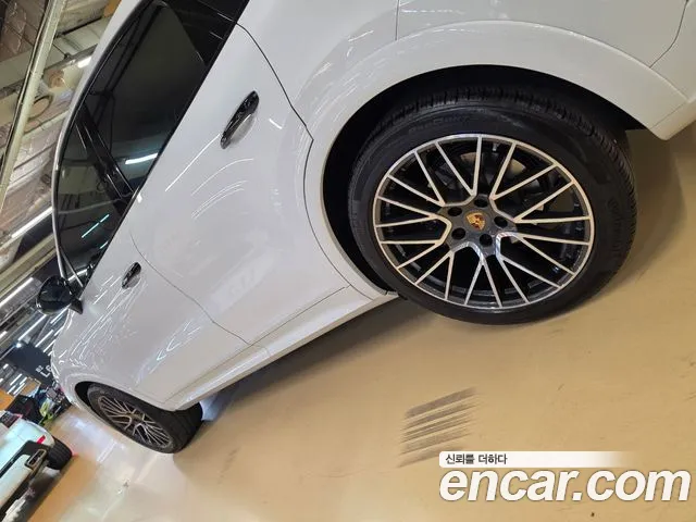 Porsche Cayenne 2022 thumb 6