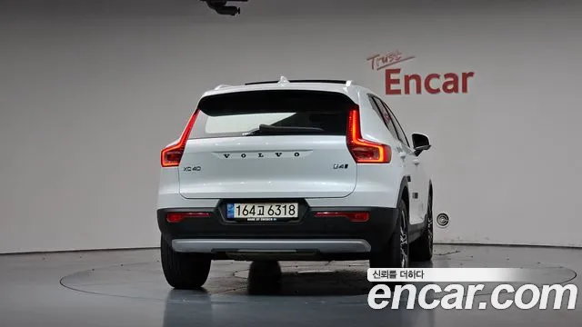 Volvo XC40 2021 thumb 3