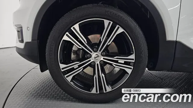Volvo XC40 2021 thumb 4