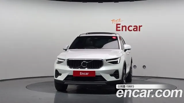 Volvo XC40 2024 thumb 3