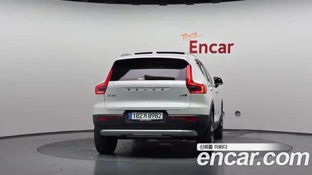 Volvo XC40 2024 thumb 4