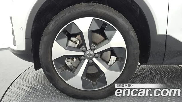 Volvo XC40 2024 thumb 5