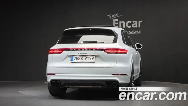 Porsche Cayenne 2023 thumb 4
