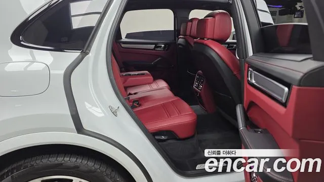 Porsche Cayenne 2023 thumb 12