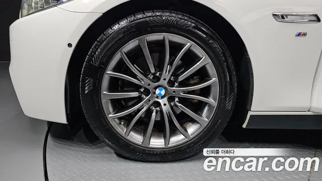 BMW 5-Series 2015 thumb 4
