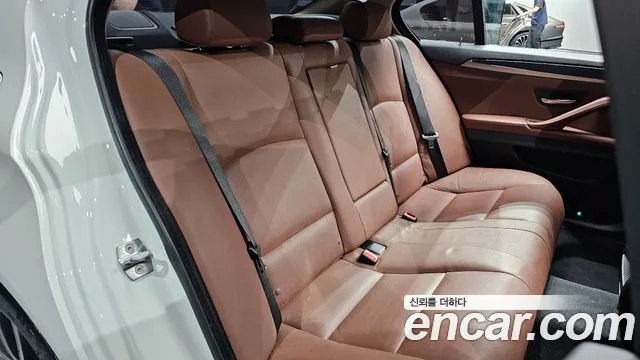 BMW 5-Series 2015 thumb 10