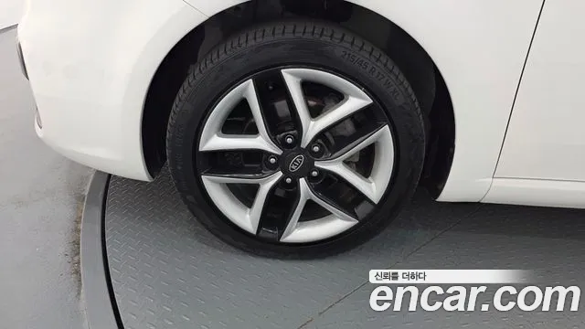 Kia Carens 2010 thumb 4