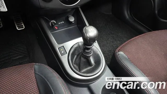 Kia Carens 2010 thumb 8