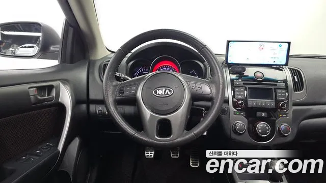 Kia Carens 2010 thumb 11