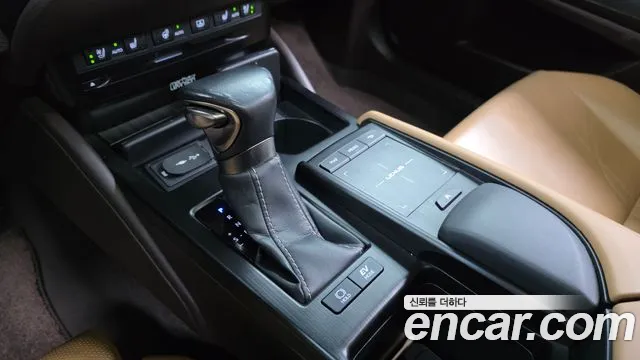 Lexus ES 2019 thumb 9