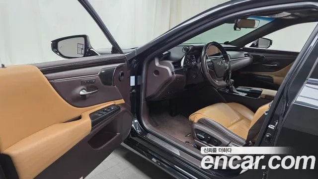 Lexus ES 2019 thumb 10