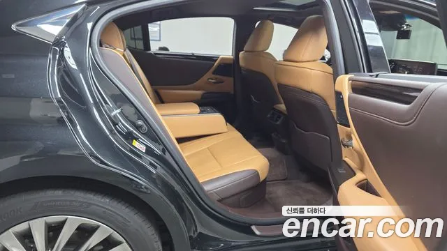 Lexus ES 2019 thumb 12