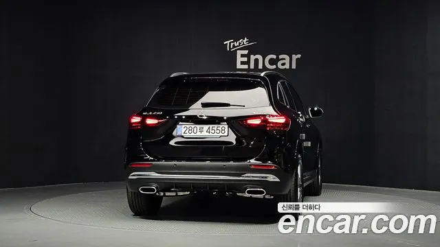 Mercedes-Benz GLA 2026 thumb 4