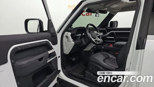 Land Rover Defender 2021 thumb 10
