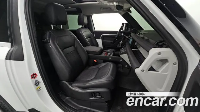 Land Rover Defender 2021 thumb 11