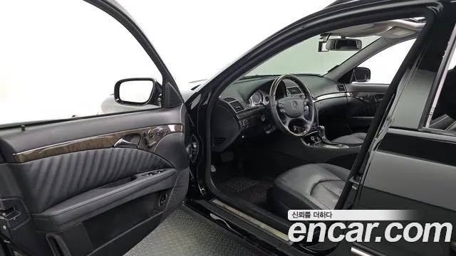 Mercedes-Benz E-Класс 2008 thumb 10