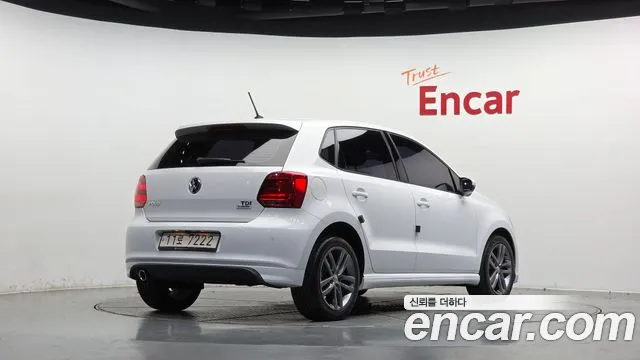Volkswagen Polo 2015 thumb 2