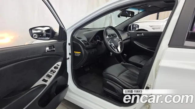 Hyundai Accent 2013 thumb 10