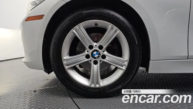 BMW 3-Series 2015 thumb 5