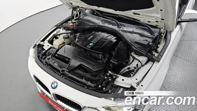 BMW 3-Series 2015 thumb 6