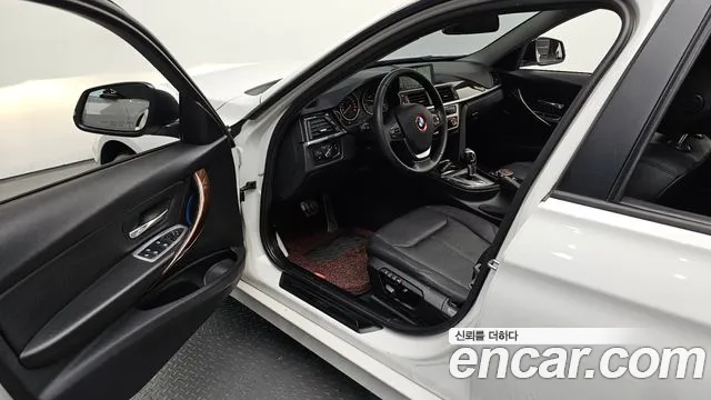 BMW 3-Series 2015 thumb 10