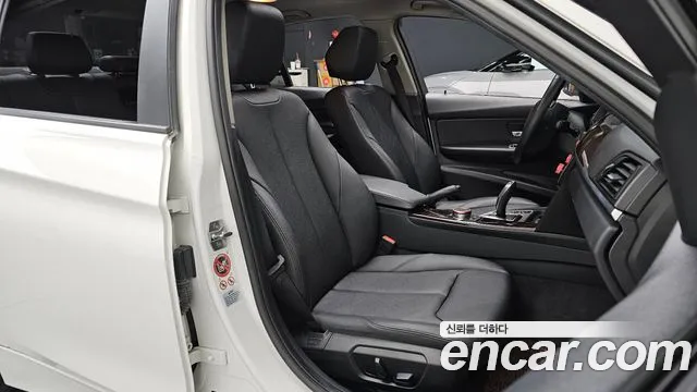 BMW 3-Series 2015 thumb 11