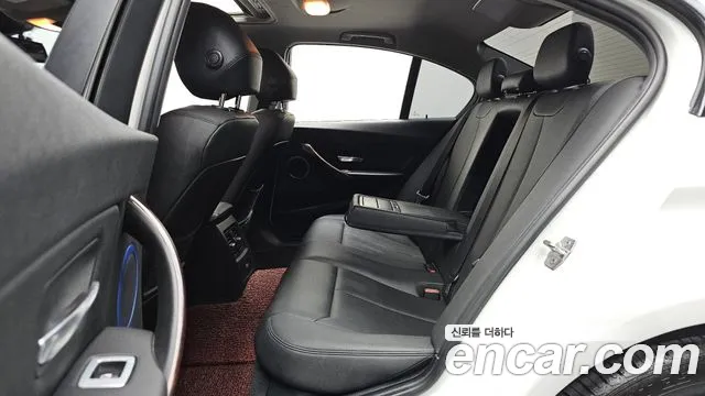 BMW 3-Series 2015 thumb 12