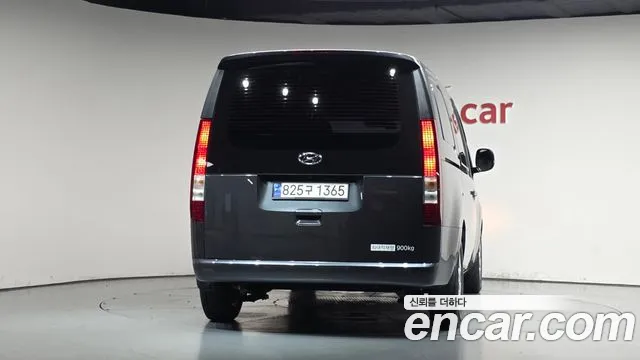 Hyundai Staria 2023 thumb 3