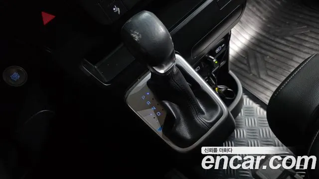 Hyundai Staria 2023 thumb 8
