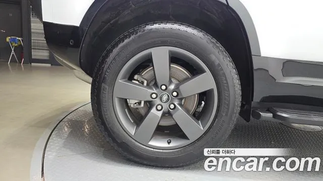 Land Rover Defender 2025 thumb 5