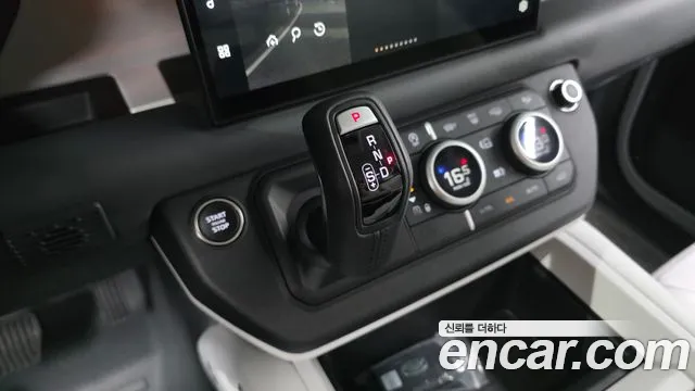 Land Rover Defender 2025 thumb 9