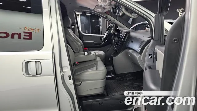 Hyundai Starex 2017 thumb 11