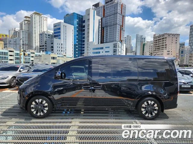 Hyundai Staria 2021 thumb 3