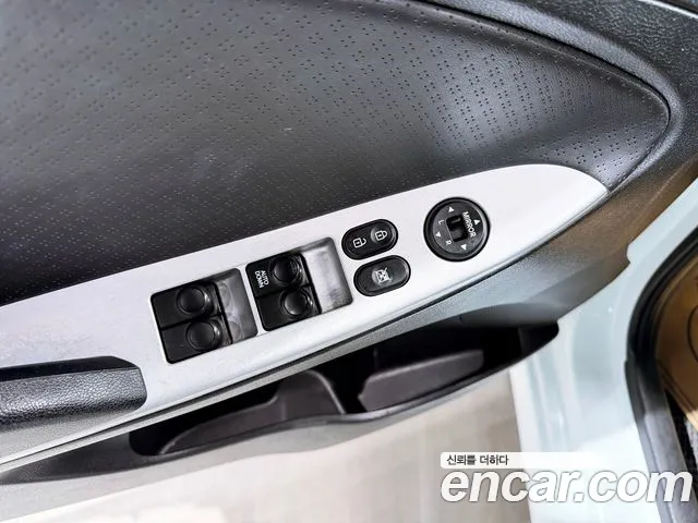 Hyundai Accent 2012 thumb 10
