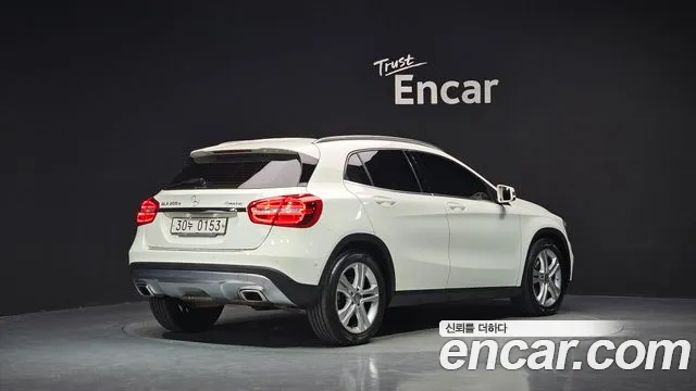 Mercedes-Benz GLA 2016 thumb 2