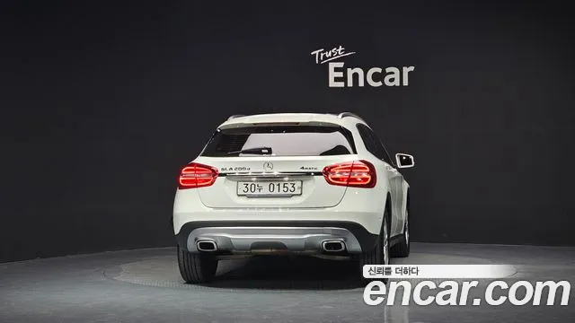 Mercedes-Benz GLA 2016 thumb 4