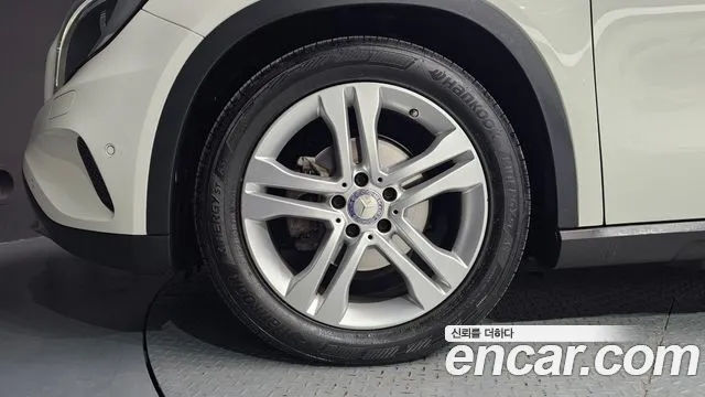 Mercedes-Benz GLA 2016 thumb 5