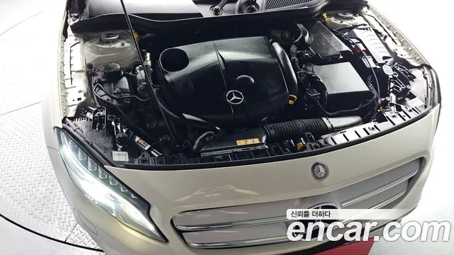 Mercedes-Benz GLA 2016 thumb 6