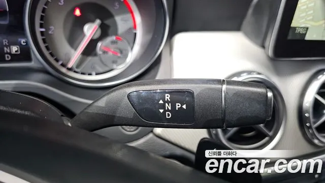 Mercedes-Benz GLA 2016 thumb 9