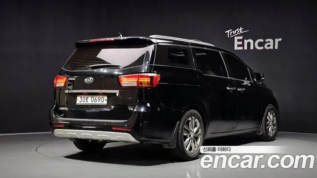 Kia Carnival 2016 thumb 2