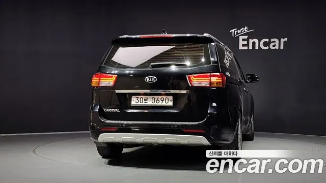 Kia Carnival 2016 thumb 4