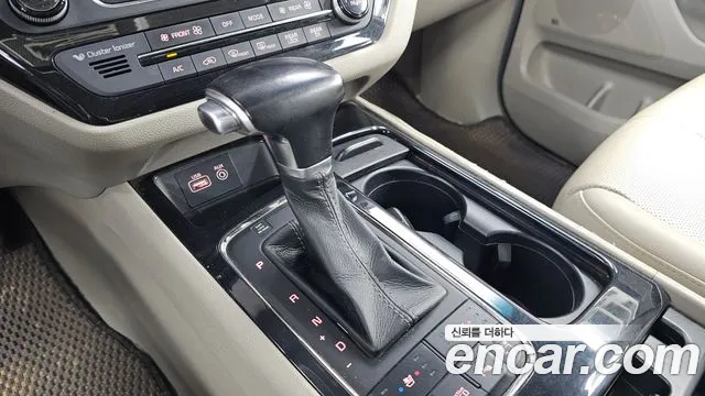 Kia Carnival 2016 thumb 9