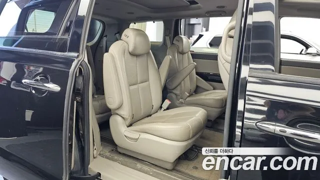 Kia Carnival 2016 thumb 12