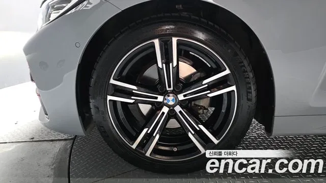BMW 4-Series 2023 thumb 4